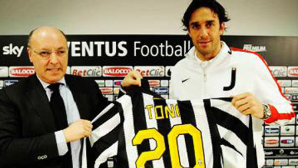 Luca Toni fichado por la Juventus
