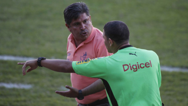 Pepe Treviño salió molesto, pero con el Olimpia