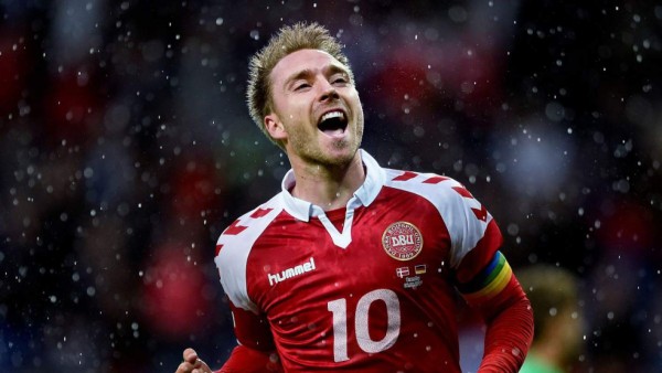 Captura de imagen de la federación danesa de fútbol del 15 de junio de 2021 en la que aparece el volante Christian Eriksen. (DBU vía AP)