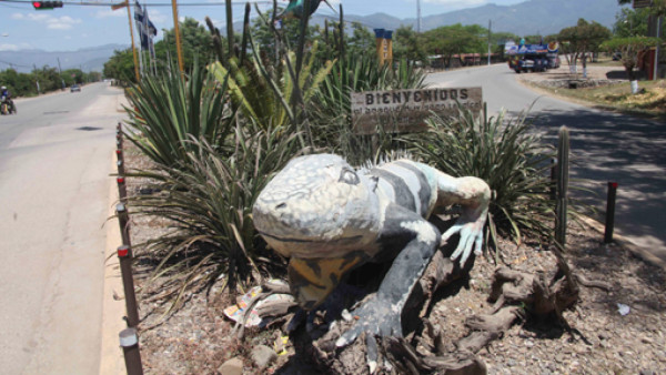 Fiesta en las calles de Olanchito, pero poco público en el estadio