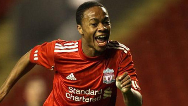Jugador del Liverpool es convocado por feriado en su colegio