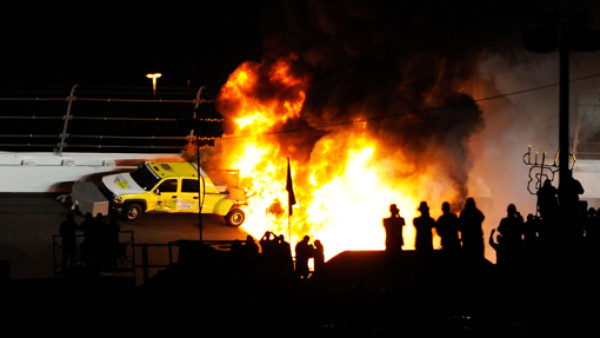 Montoya resultó ileso en explosión de Nascar