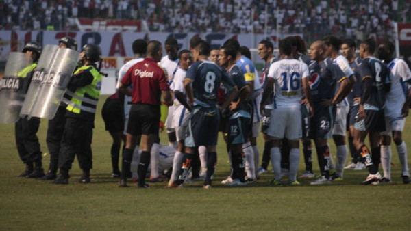 El clásico finaliza con bronca