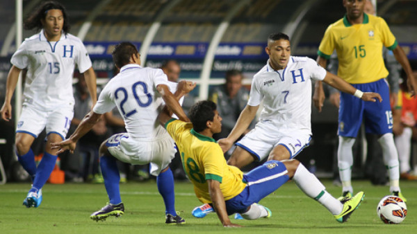 VIDEO: Emilio Izaguirre dejó perdido a Bernard