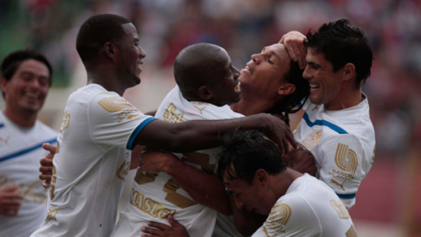 Olimpia con un inicio de ensueño en el centenario