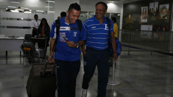 Seleccionados retornaron serenos al país