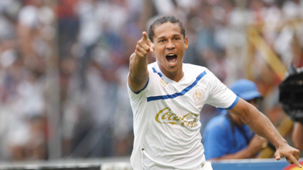 'Estoy feliz por este momento': Caetano