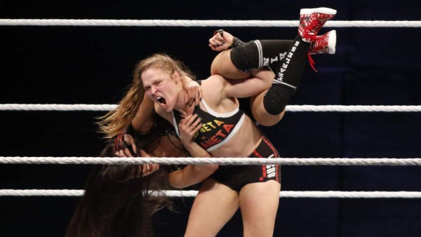 ¡Polémica! Ronda Rousey afirma que la WWE es una farsa e insulta a los fanáticos