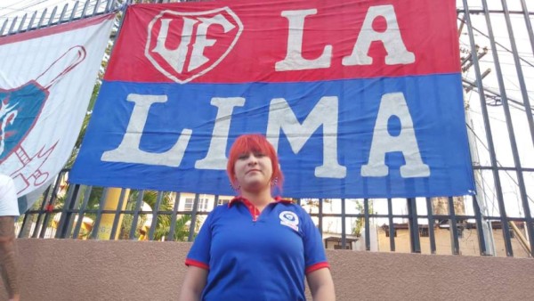 Hinchas merengues inundan los alrededores del Nacional con los colores del Olimpia previo al duelo ante Motagua