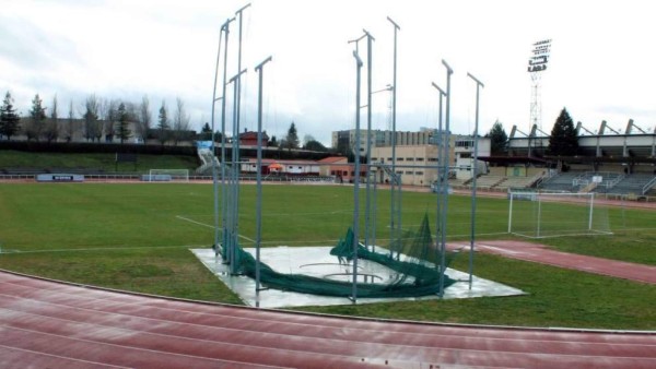 Increíble: El humilde y pequeño estadio donde tendrá que jugar el Real Madrid en Copa del Rey