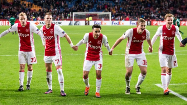 Se desplomó en pleno partido y despertó luego de tres años en coma: Así es la historia de Abdelhak Nouri