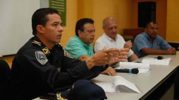 500 policías y cero ingreso de botellas al Honduras-Cuba