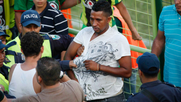 El zafarrancho de aficionados en el Marathón-Olimpia