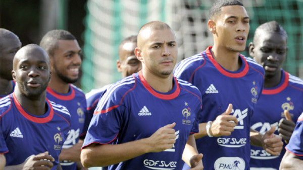 Ex novia de Benzema, ofrece coartada