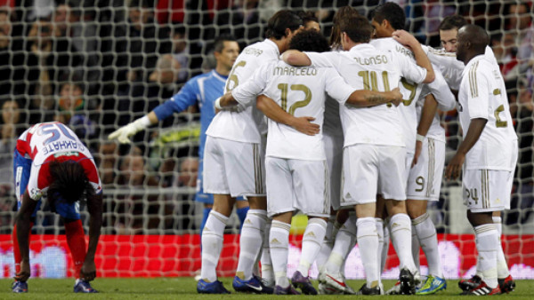 Real Madrid goleó y saca 6 puntos a Barça
