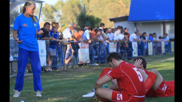 Ex miss dirige a un club de fútbol masculino