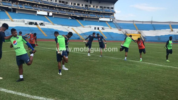 FOTOS: Risas, bromas y pastel en reconocimiento de cancha de Motagua y Managua
