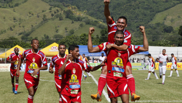 Real Sociedad vibró al máximo al lograr su primera victoria en casa