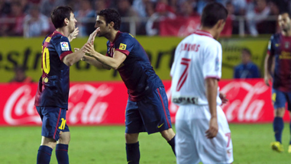 Barcelona gana con polémica al Sevilla