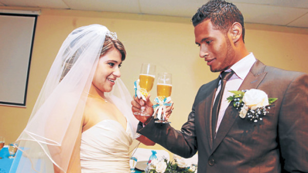 Alexander López se casó y su luna de miel fue en el estadio Nacional