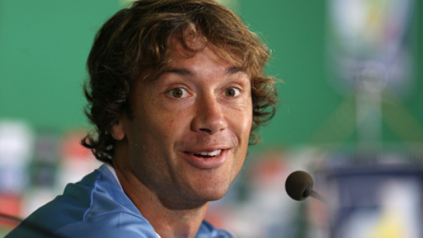 A Diego Lugano le preocupa las simulaciones de Neymar