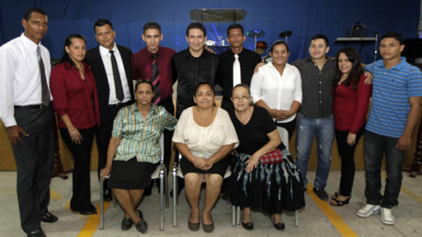 Carlos Oliva: 'Me despojé de dinero y carros por Dios”