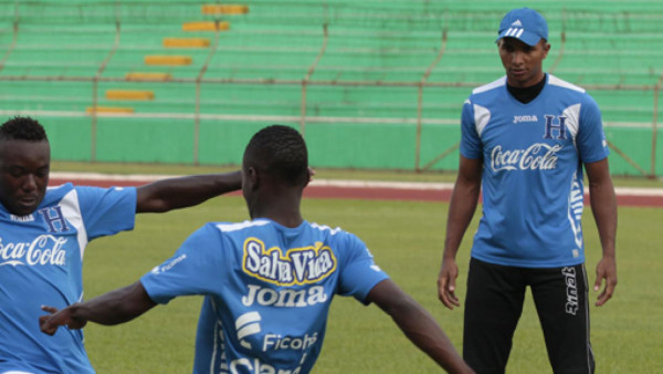 Suárez confirma a Donis en la titularidad