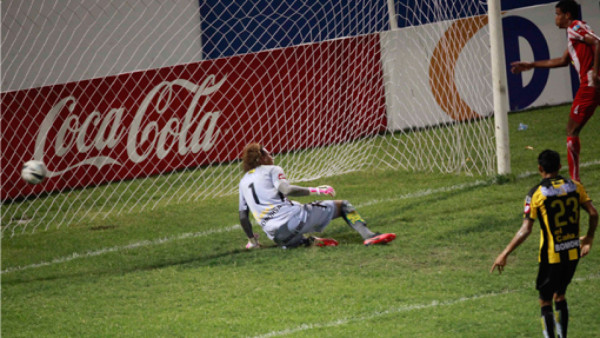 Vida 'roba' los tres puntos al Real España