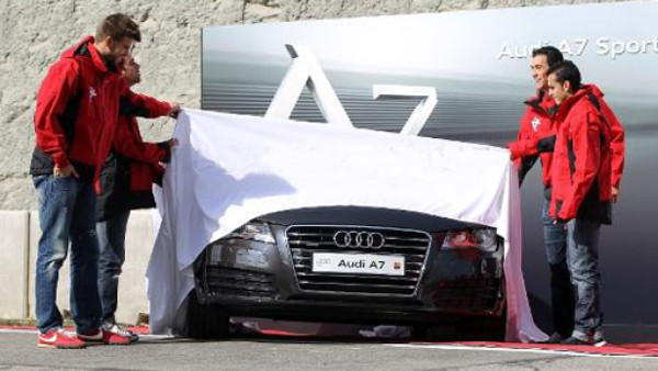 Jugadores del Barça reciben un Audi
