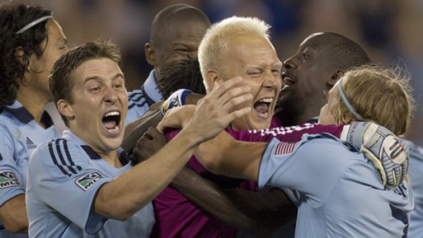 Roger Espinoza es campeón con Kansas