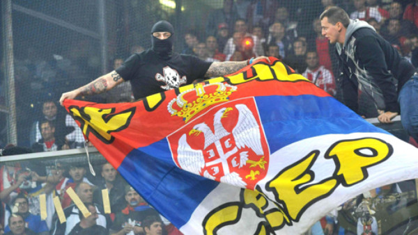 Italia critica a la Uefa y Serbia tras la violencia de los ultras