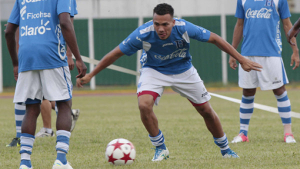 Arnold Peralta será titular contra Panamá