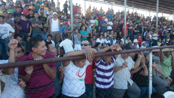Motagua gana y hace vibrar Langue, Valle