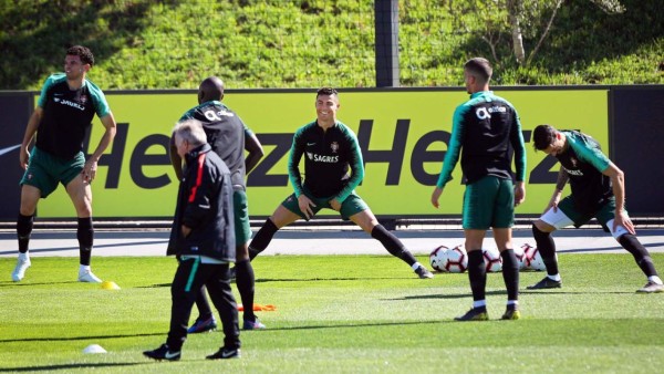 FOTOS: El chico debutante, la charla del capitán y el buen ambiente, así fue la vuelta de Cristiano con Portugal