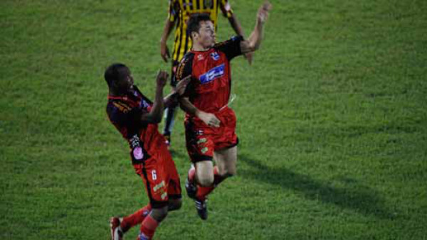 Polache debutó y se retiró con lágrimas