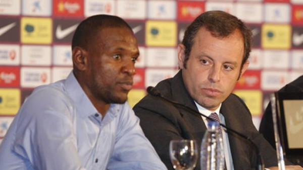 Eric Abidal anuncia su adiós del Barcelona entre lágrimas