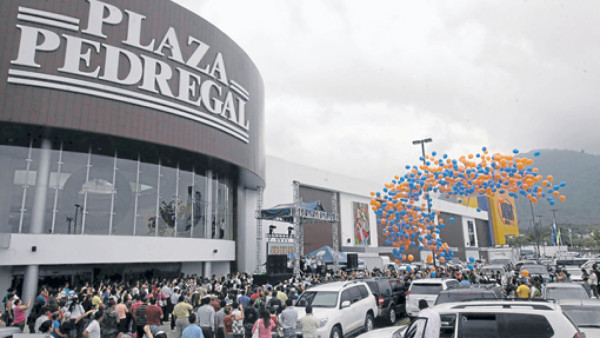 La moderna y nueva Plaza Pedregal de Diunsa