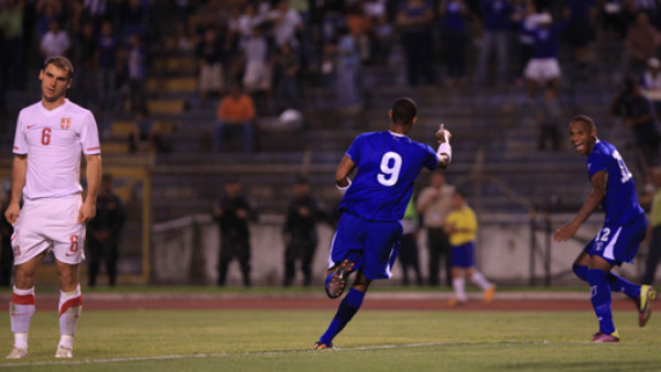 Honduras cierra con triunfo ante Serbia