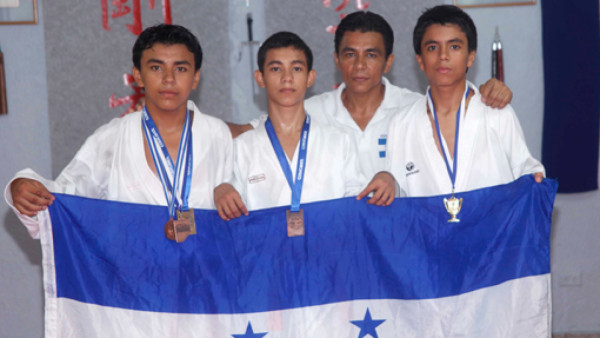 Eduardo Coello le regaló medalla de oro a Honduras en karate