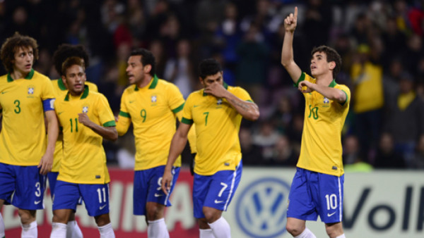 Brasil e Italia empatan en un partidazo amistoso