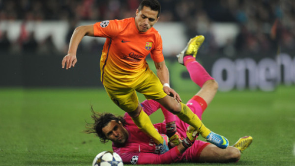 VIDEO: Y cayó Alexis Sánchez, ¿Falta o simulación?