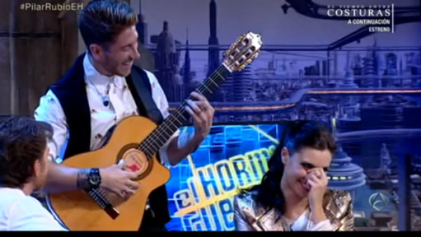 VIDEO: Sergio Ramos sorprende a su novia cantando flamenco