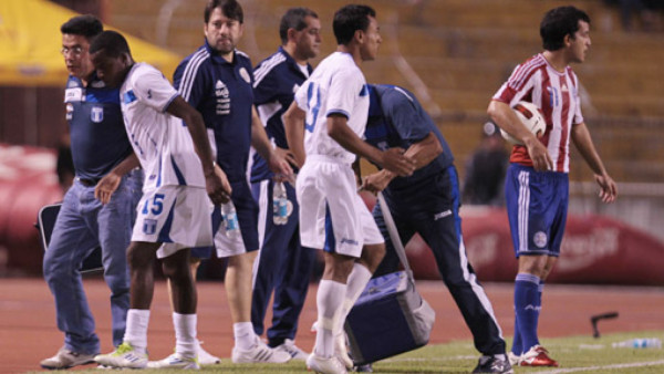 Marvin Chávez salió por un esguince