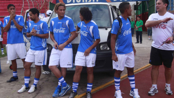 Selección de Honduras entrena sin agua y sin luz en el Olímpico