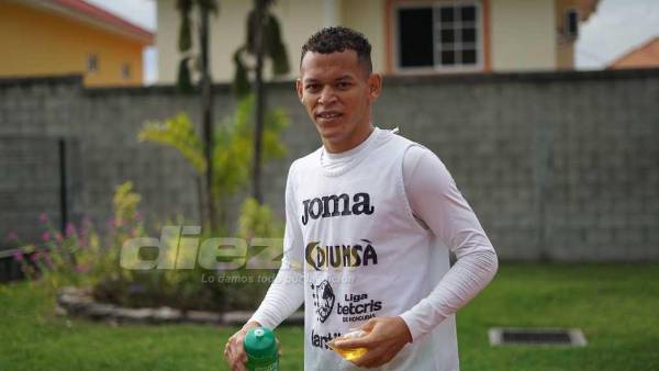 El exfutbolista de Victoria Damín Ramírez presente en la pretemporada de Marathón. Foto: Mauricio Ayala