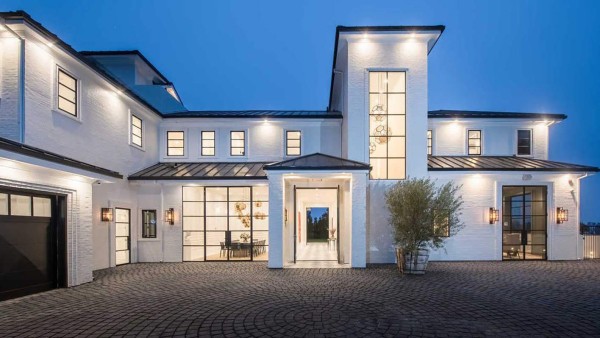 LeBron James : Un 'Rey' rodeado de lujos, viajes y mansiones