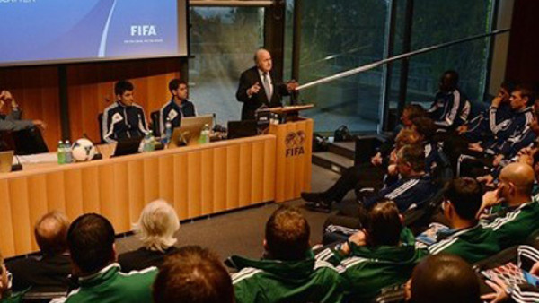 Blatter destaca importancia de árbitros en Brasil 2014