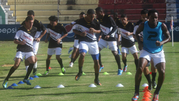 Directivos abortan huelga de jugadores del Victoria