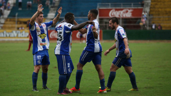 Victoria golea al Deportes Savio, pero queda eliminado del Apertura