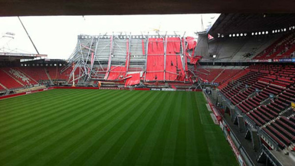Un muerto al desplomarse techo de estadio en Holanda